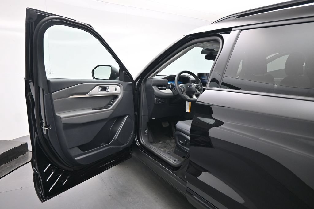 New 2026 Ford Explorer Active RWD image 8