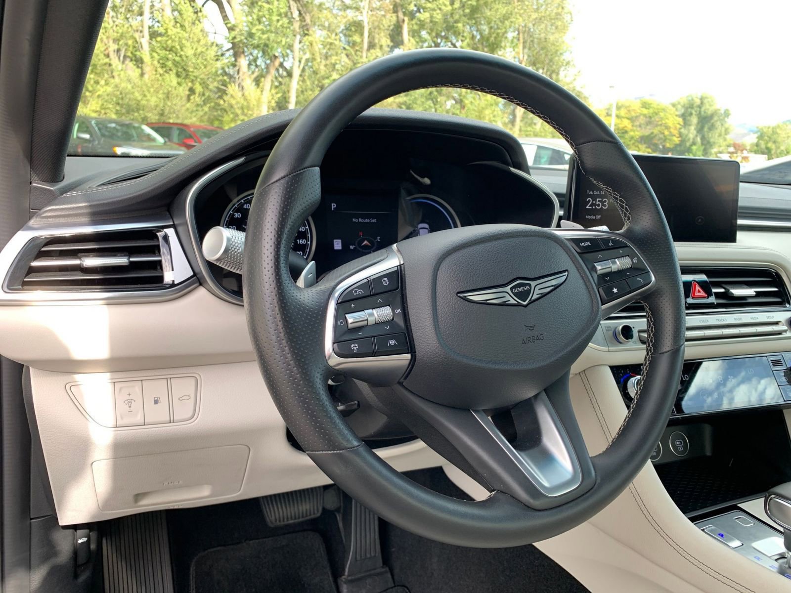 Used 2025 Genesis G70 2.5T image 34