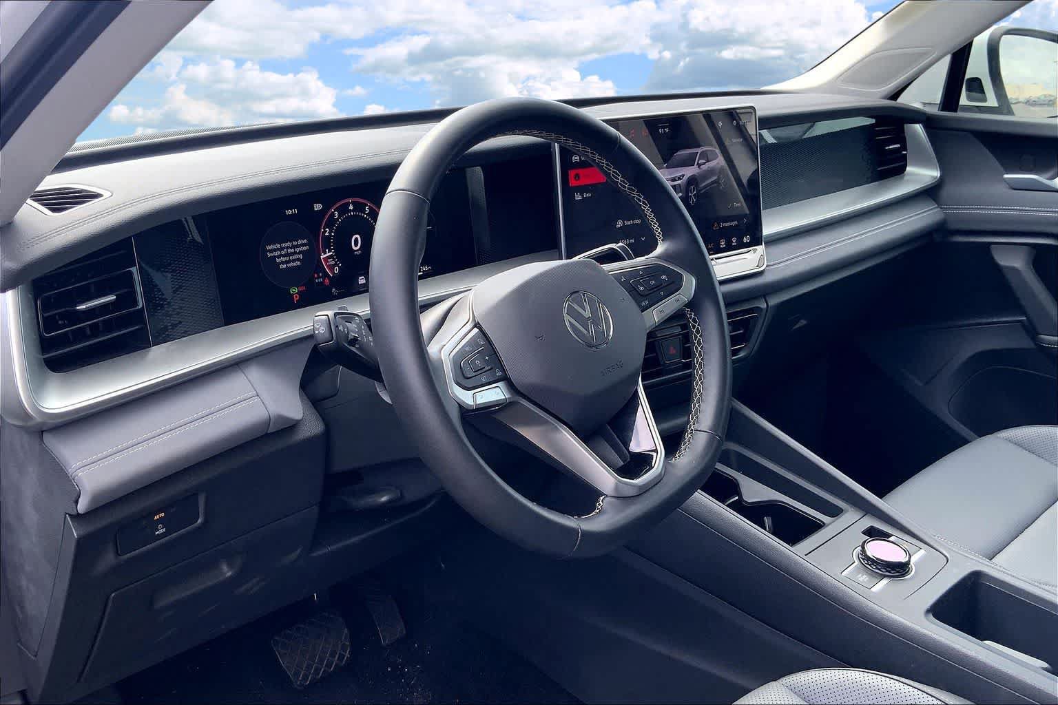 Certified 2026 Volkswagen Tiguan SE FWD image 2