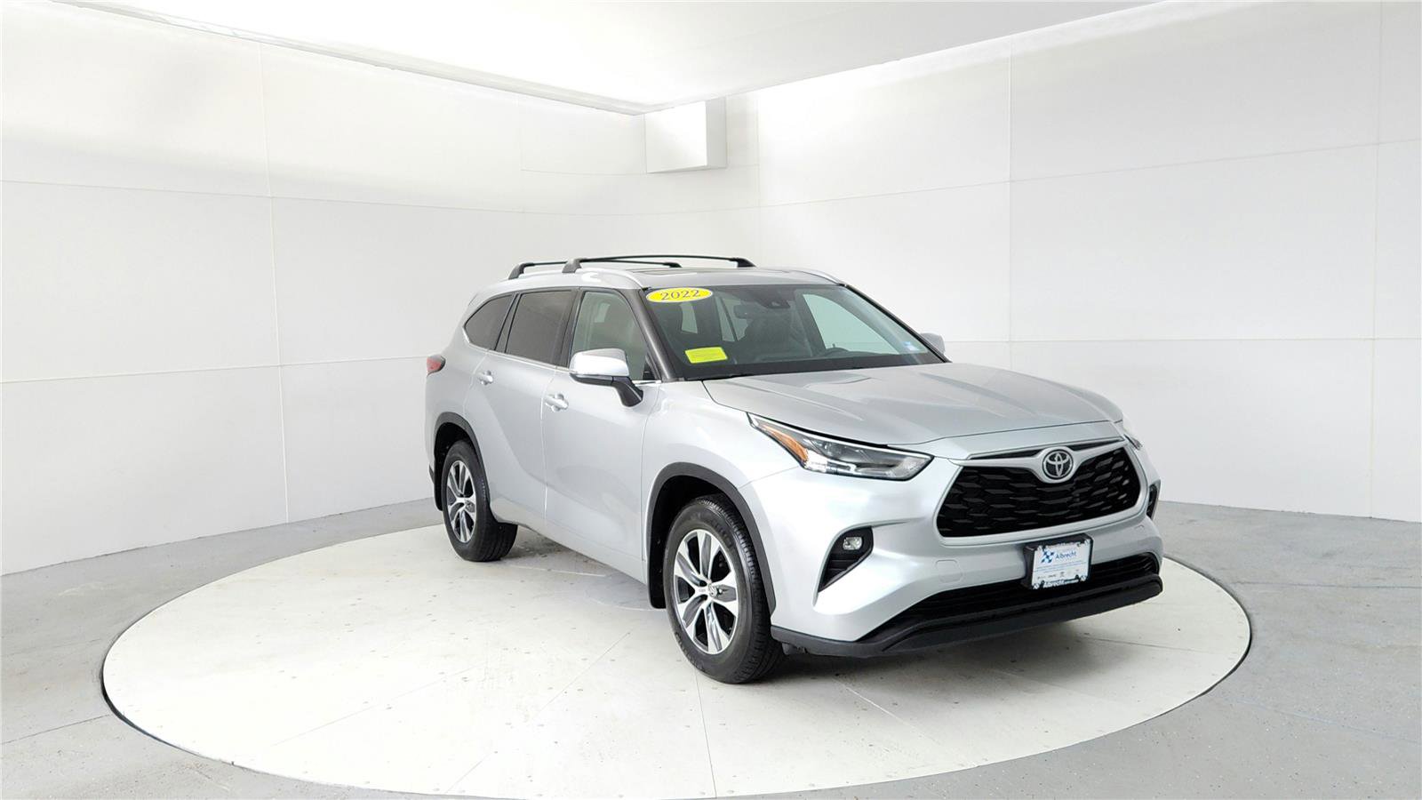 Used 2022 Toyota Highlander XLE image 1