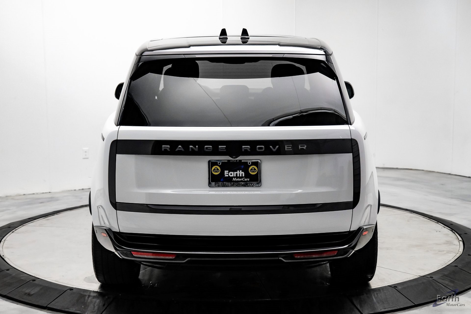 Used 2024 Land Rover Range Rover SE image 10