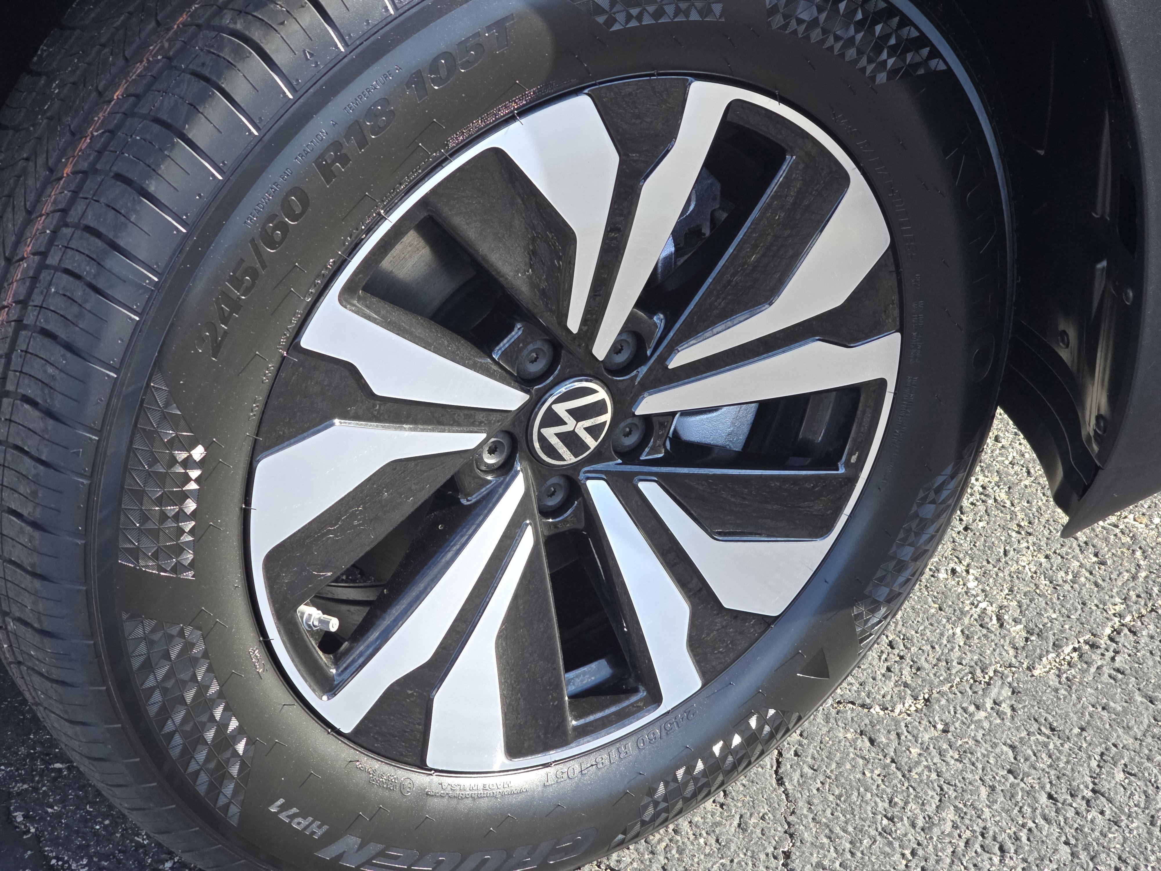 New 2026 Volkswagen Atlas Cross Sport SE image 11