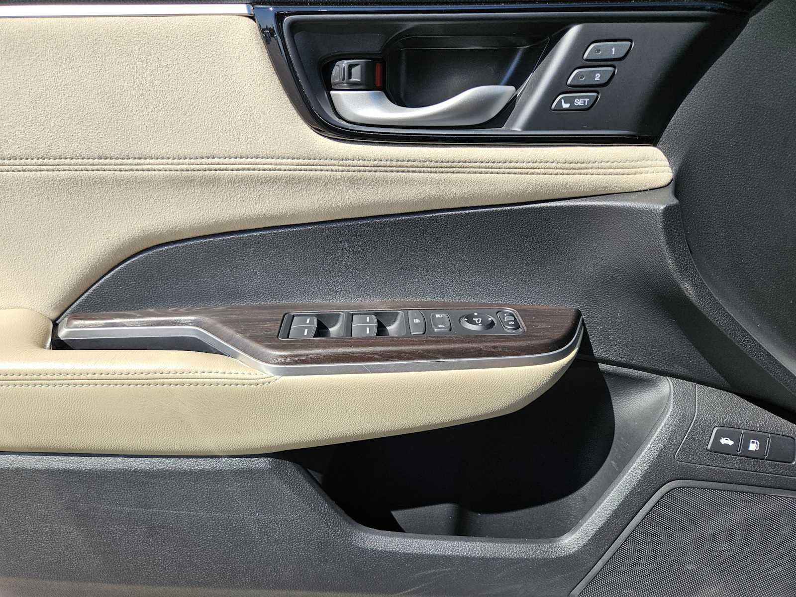 Certified 2018 Honda Clarity Touring image 23