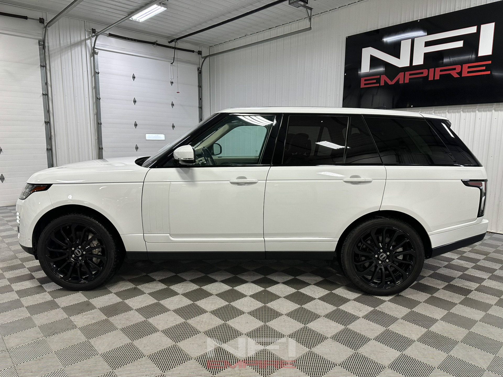 Used 2018 Land Rover Range Rover Supercharged AWD/4WD image 2