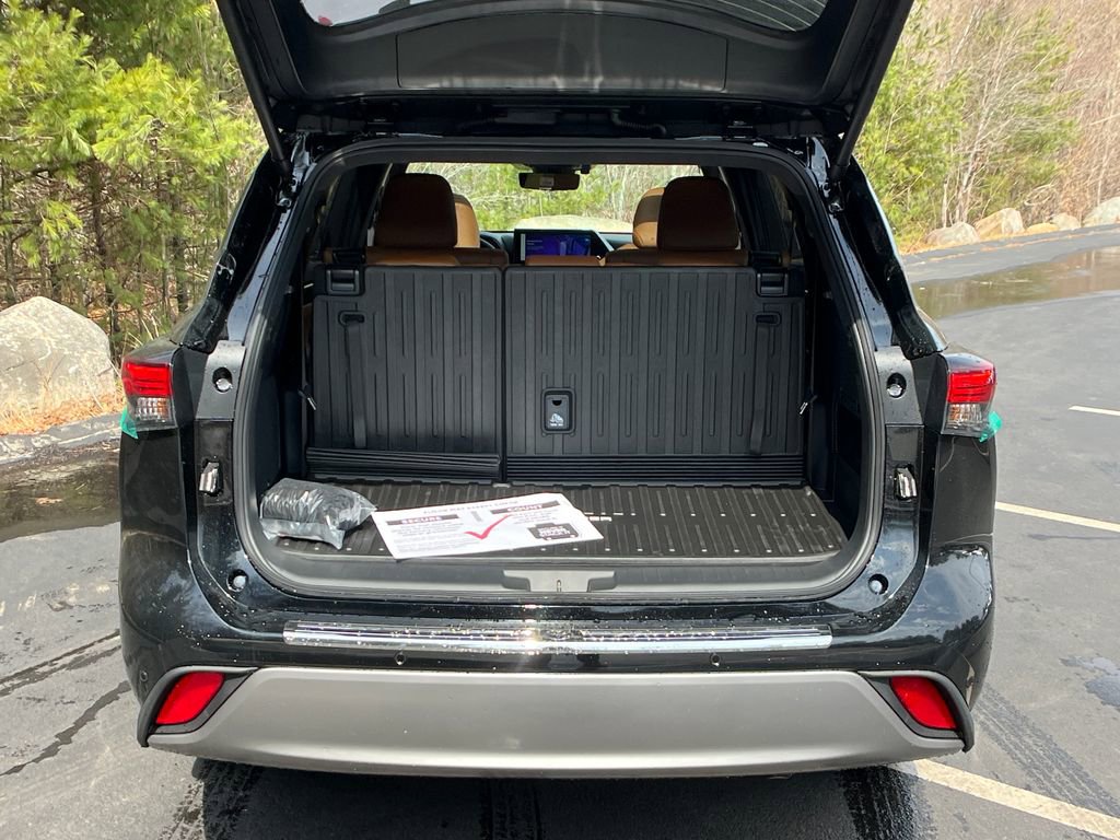 New 2026 Toyota Highlander Platinum image 24