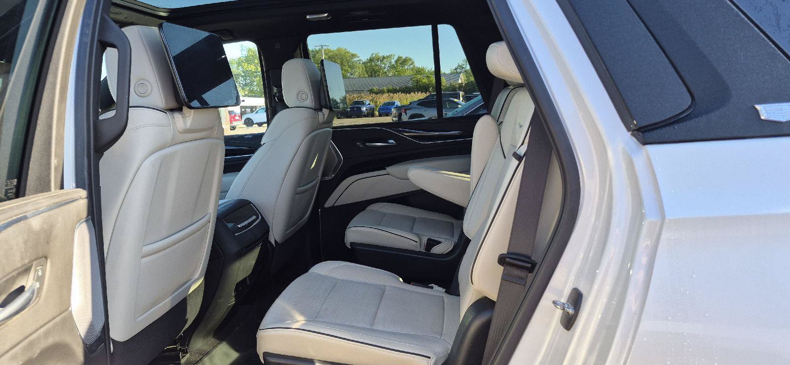 Used 2022 Cadillac Escalade Sport w/ Touring Package AWD/4WD image 8