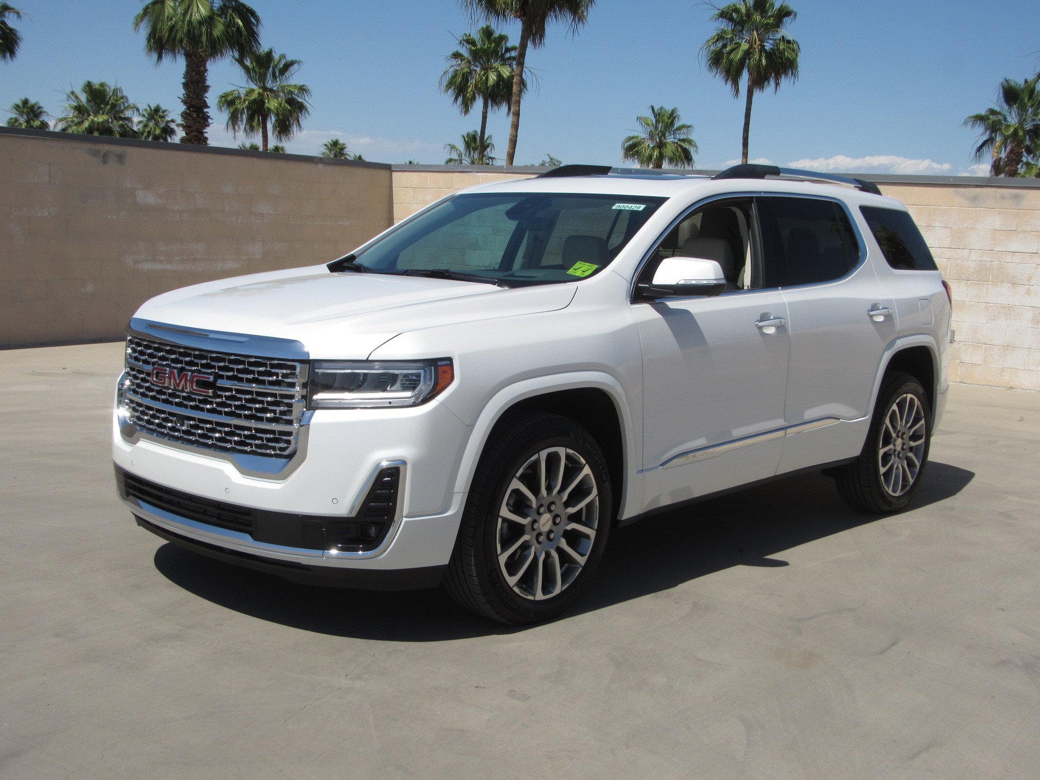 Used 2023 GMC Acadia Denali w/ Denali Ultimate Package FWD image 1