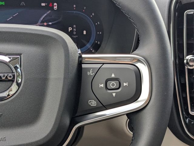 New 2025 Volvo XC40 B5 Plus w/ Protection Package Premier AWD/4WD image 33