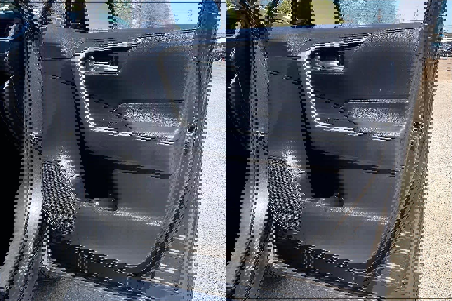 Used 2025 Toyota RAV4 XLE image 22