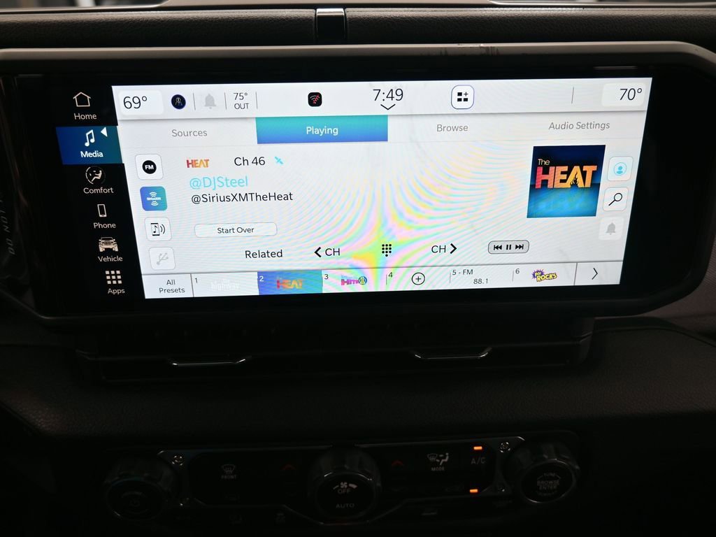 Used 2024 Jeep Gladiator Sport image 22