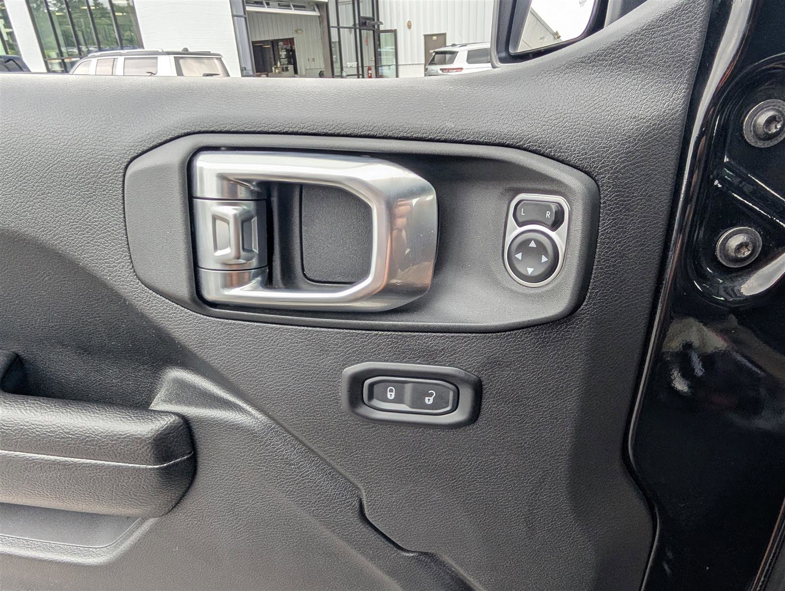 Used 2024 Jeep Wrangler Rubicon image 20