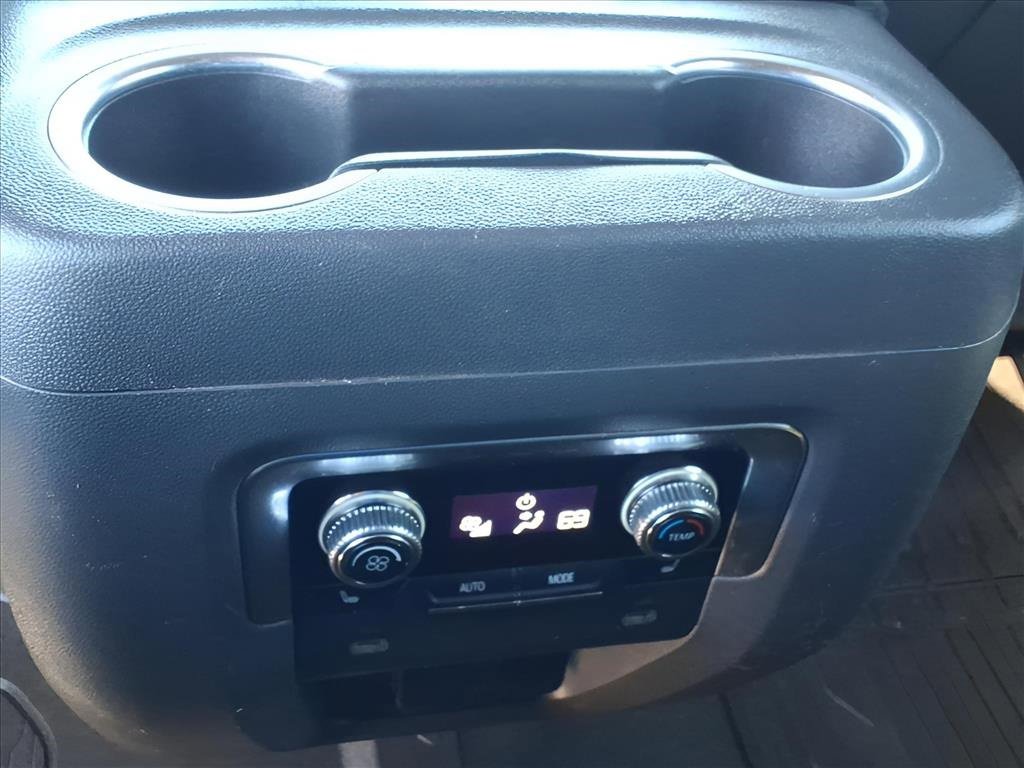 Used 2022 GMC Yukon XL Denali image 23