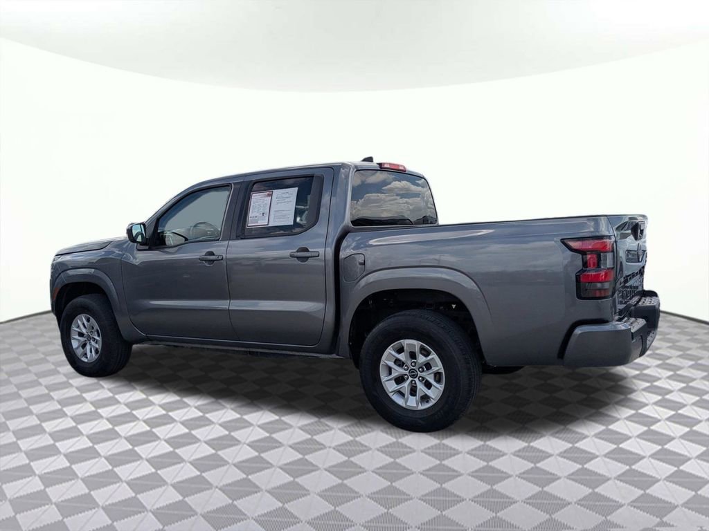 Used 2024 Nissan Frontier SV image 4