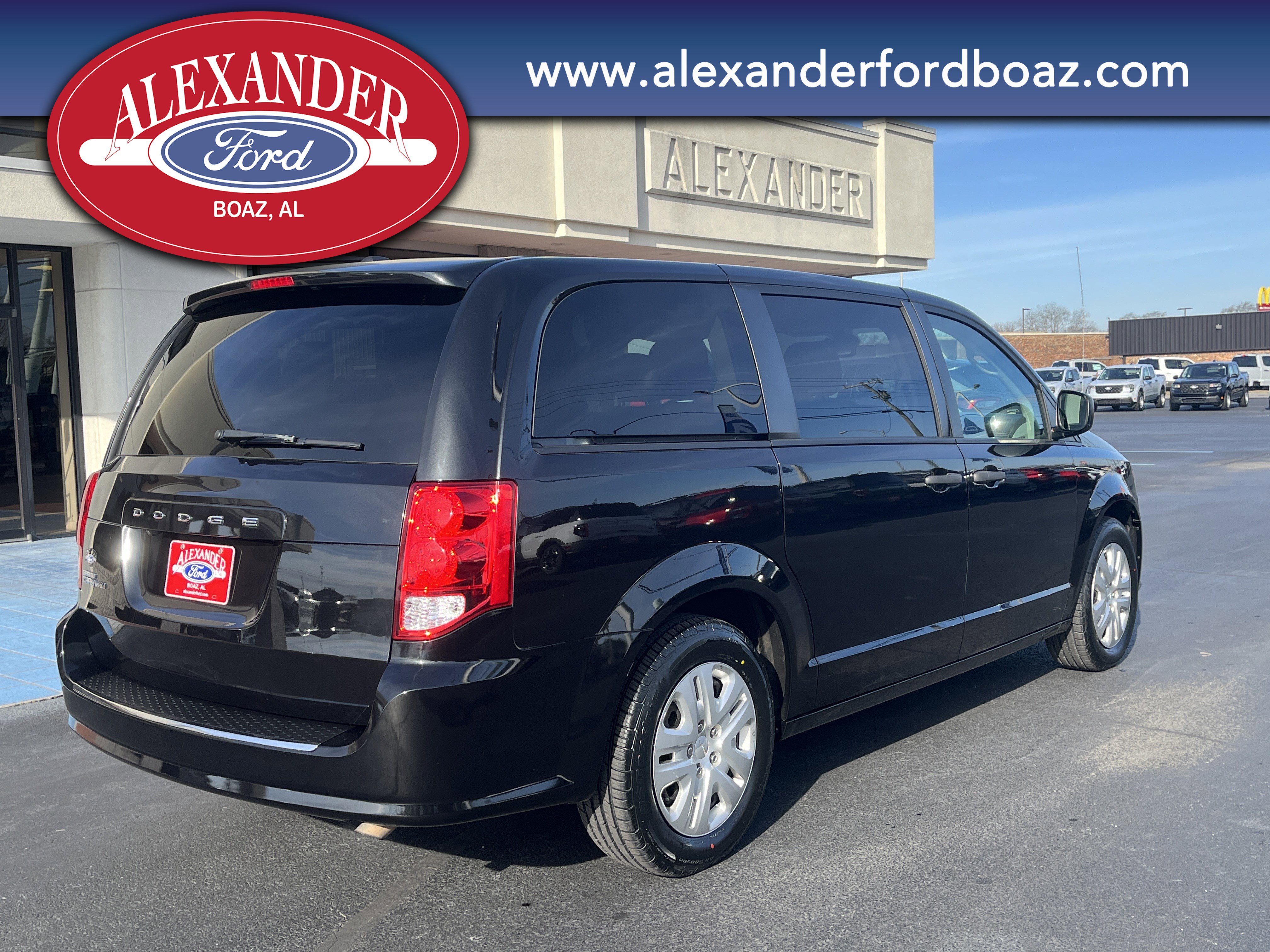 Used 2020 Dodge Grand Caravan SE w/ UConnect Hands-Free Group image 4