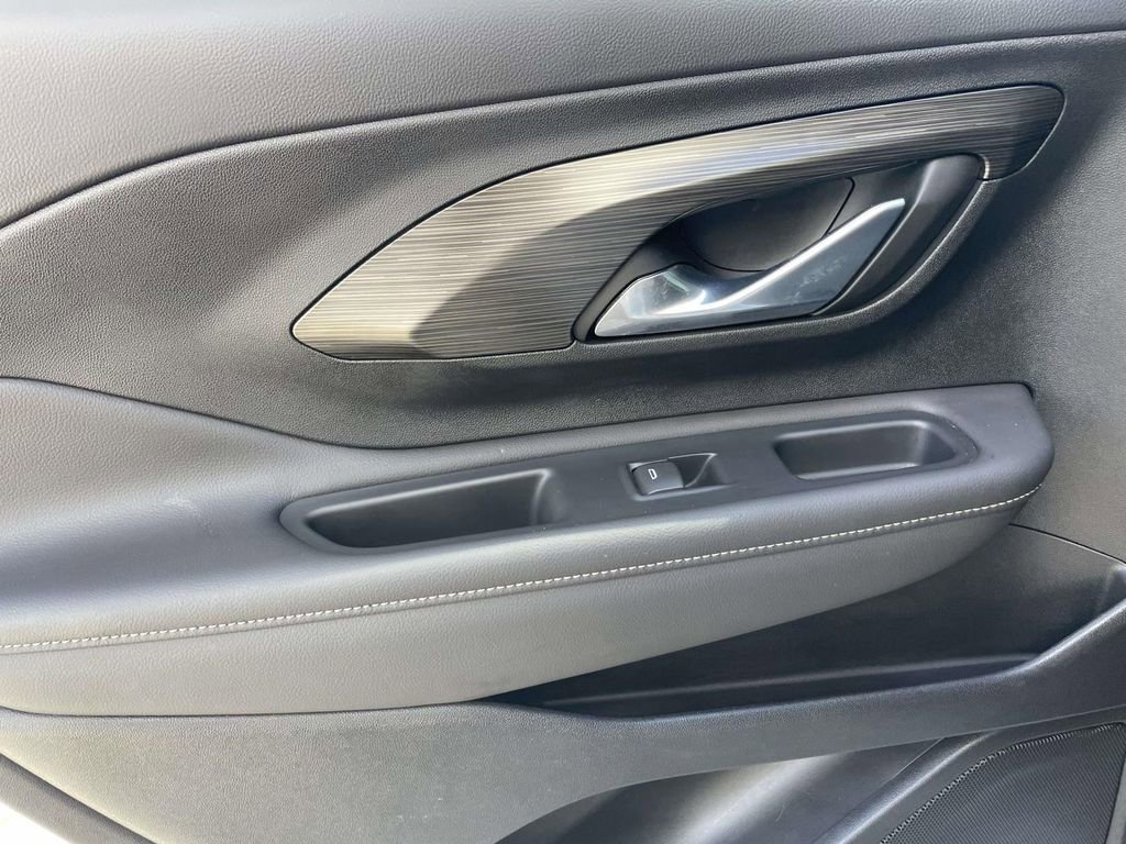 Used 2022 GMC Terrain SLE w/ Driver Convenience Package image 11