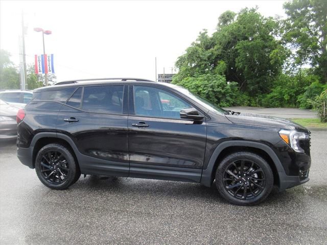 Used 2023 GMC Terrain SLT w/ Tech Package FWD image 2