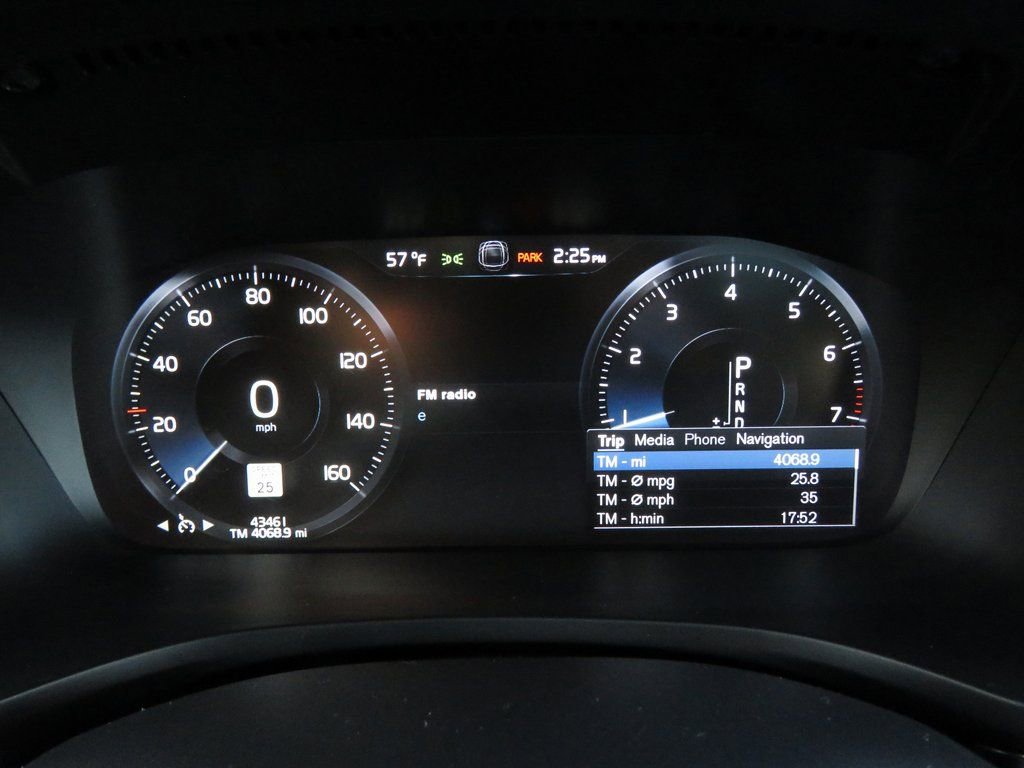 Used 2022 Volvo V60 T5 Cross Country w/ Climate Package image 22