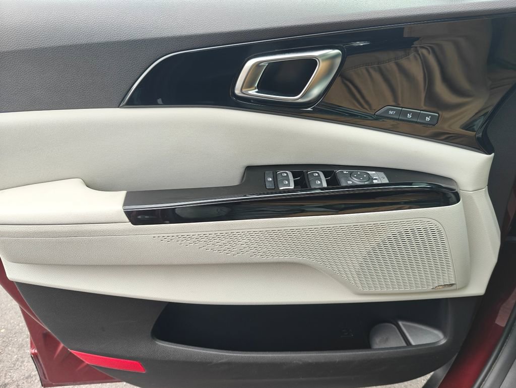 Used 2022 Kia Carnival SX Prestige image 32