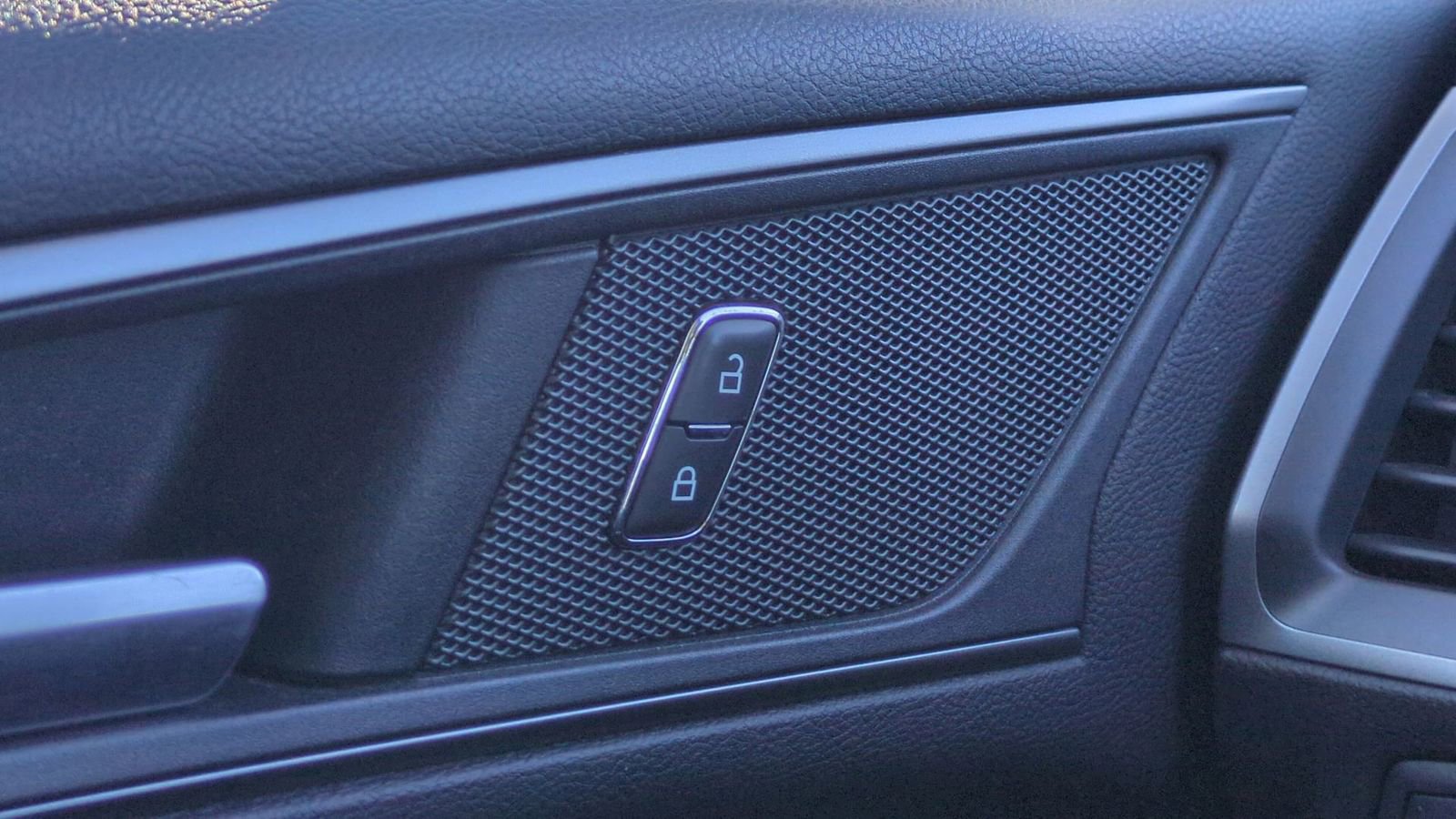 Used 2018 Ford Edge SE image 31