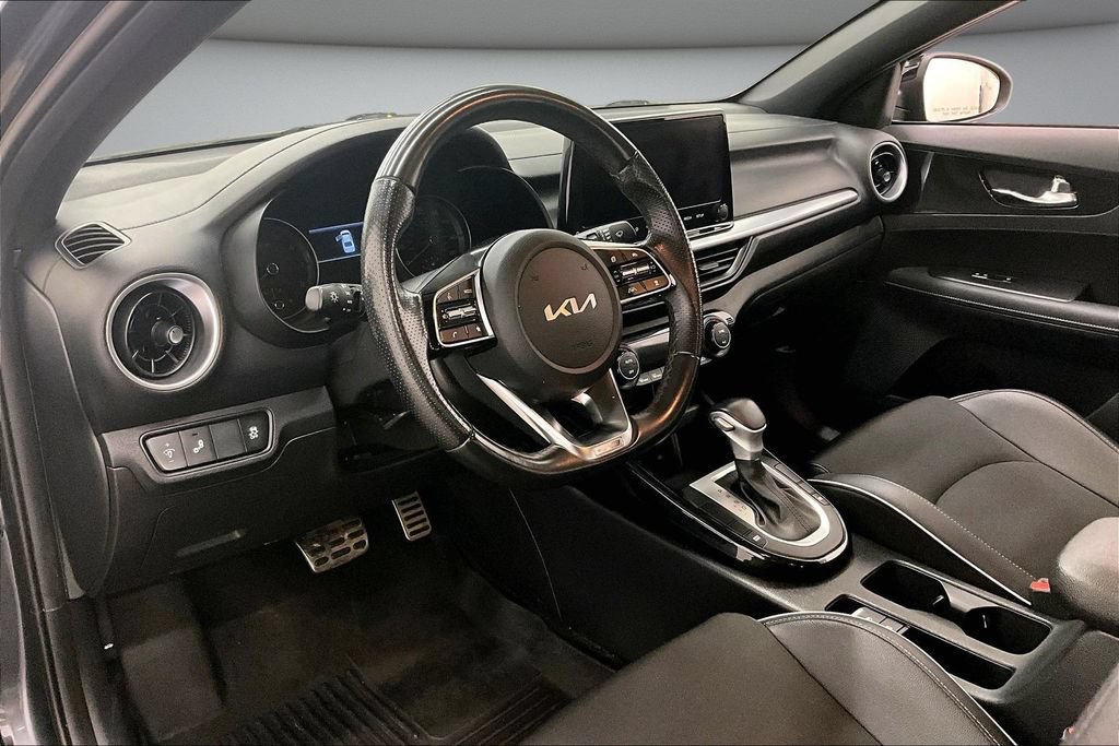 Used 2022 Kia Forte GT-Line w/ GT-Line Technology Package FWD image 17