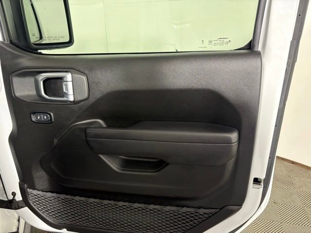 Used 2024 Jeep Gladiator Rubicon w/ Convenience Group image 16