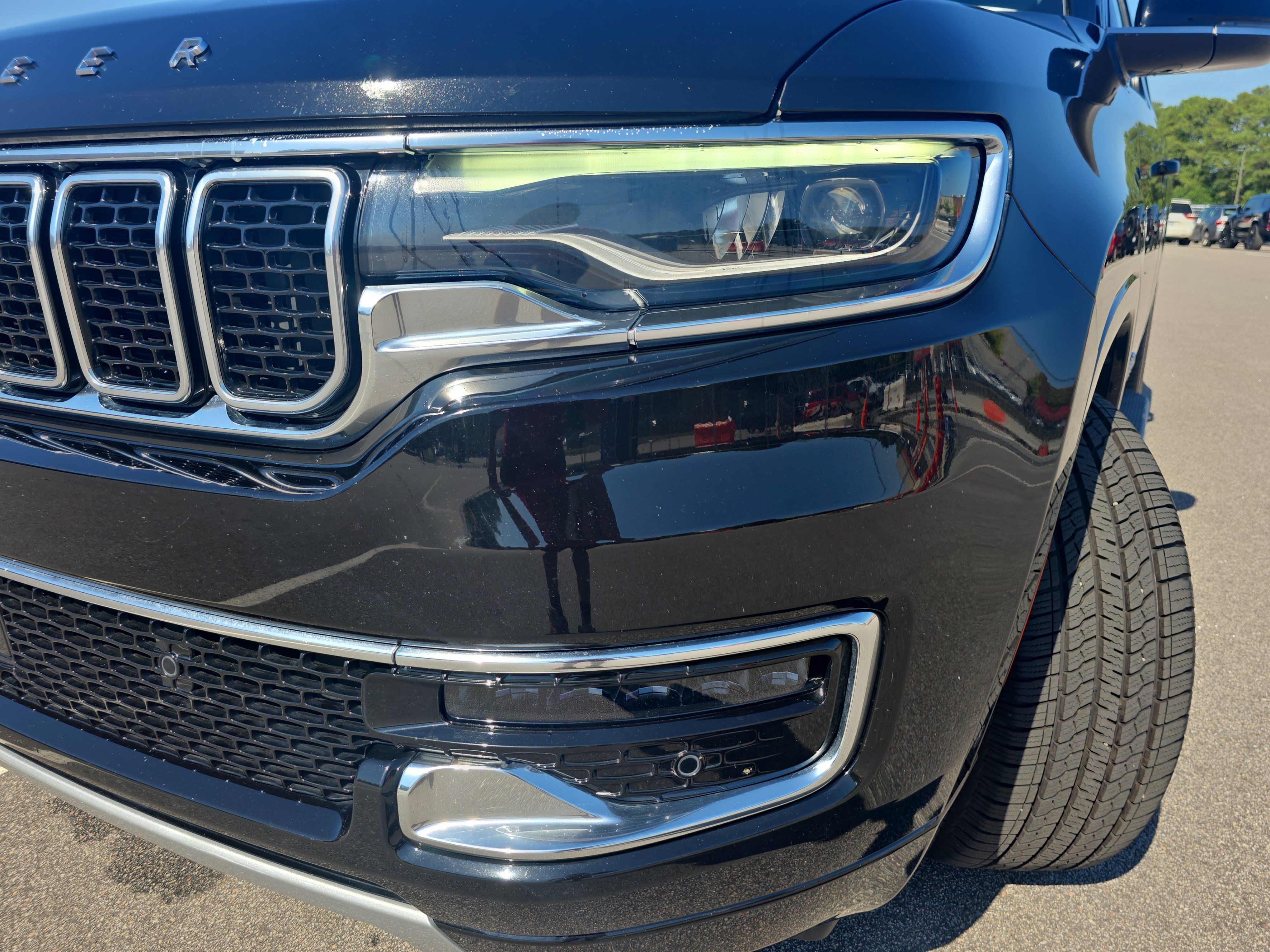 Used 2024 Jeep Wagoneer Series II AWD/4WD image 32