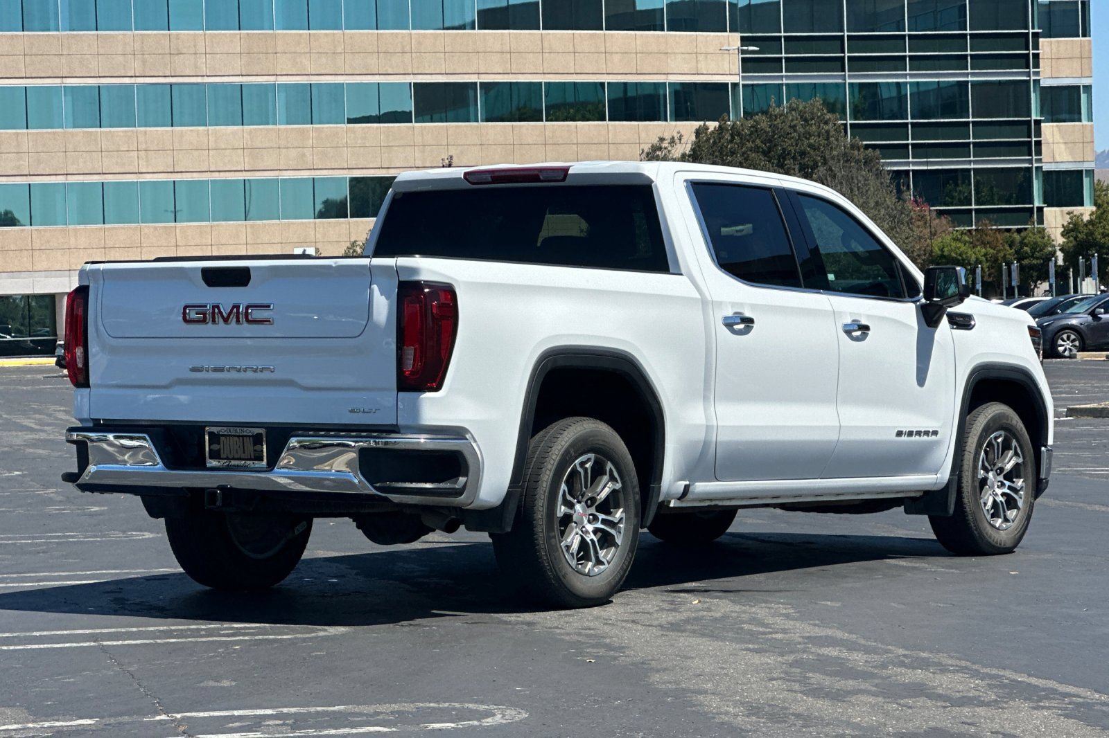 Used 2025 GMC Sierra 1500 SLT RWD image 4