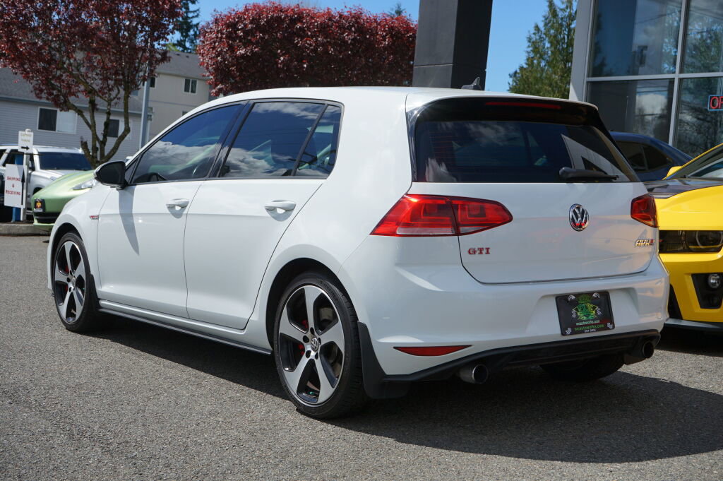 Used 2017 Volkswagen GTI SE FWD image 3