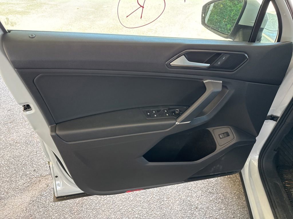 Used 2018 Volkswagen Tiguan SEL FWD image 17