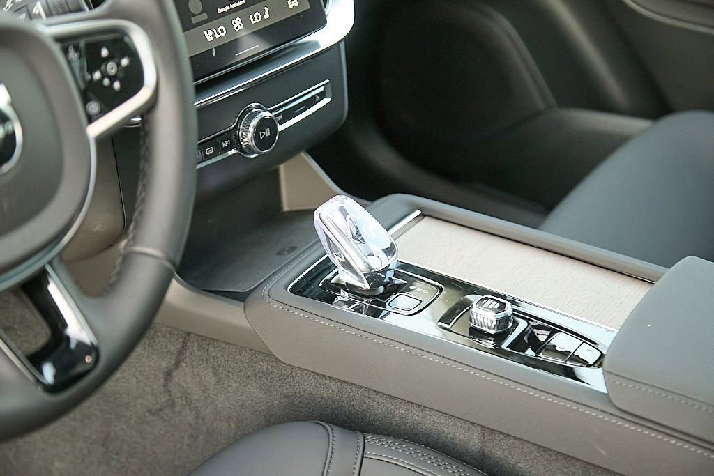 New 2026 Volvo XC90 B6 Plus w/ Protection Package Premier image 14