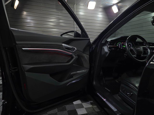 Used 2021 Audi e-tron Prestige w/ Prestige Package AWD/4WD image 36