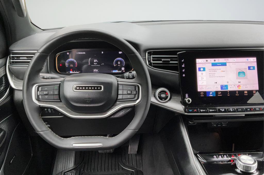 Used 2023 Jeep Wagoneer L Series II RWD image 13