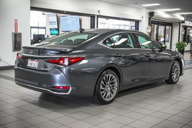 Certified 2025 Lexus ES 300h w/ Luxury Package FWD image 6