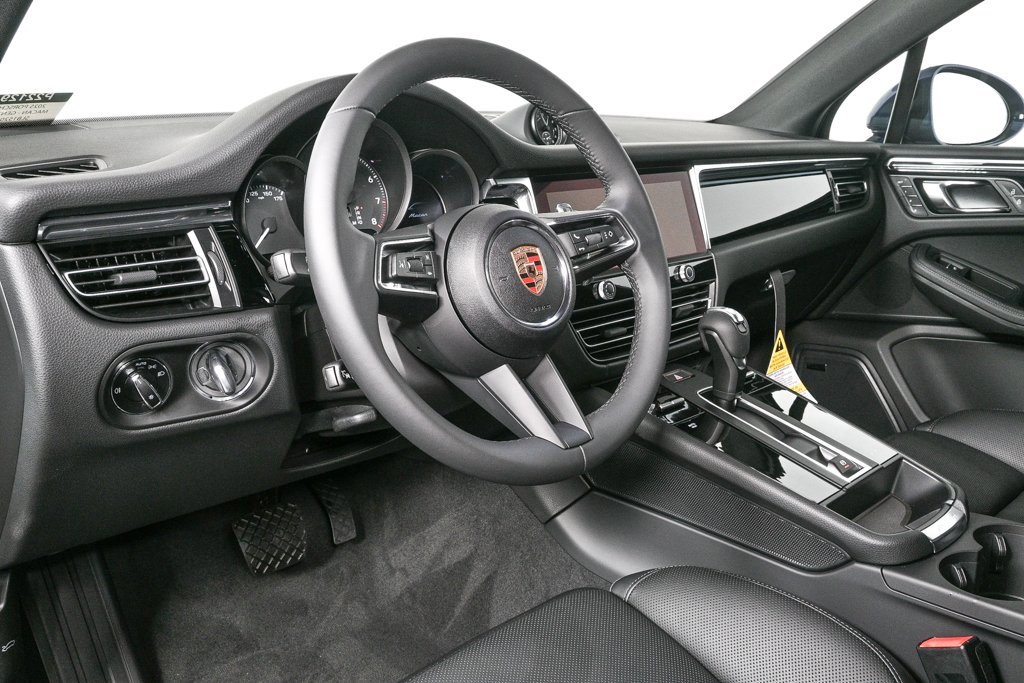 New 2025 Porsche Macan image 4