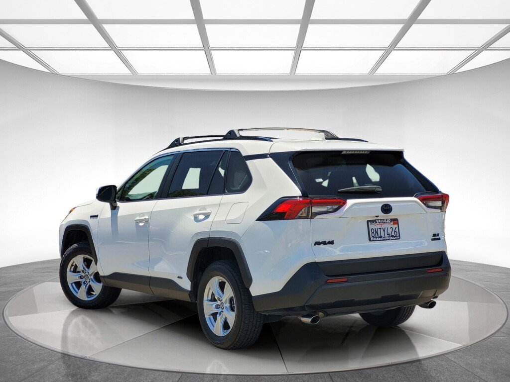 Used 2020 Toyota RAV4 XLE w/ Convenience Package AWD/4WD image 5