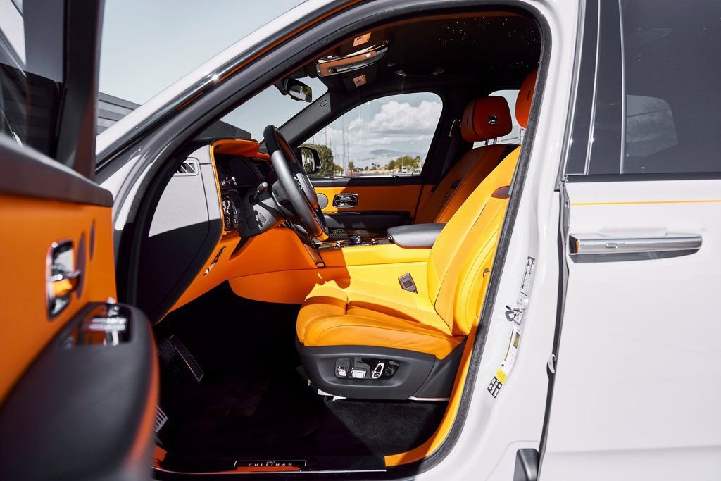 Used 2024 Rolls-Royce Cullinan Black Badge image 35