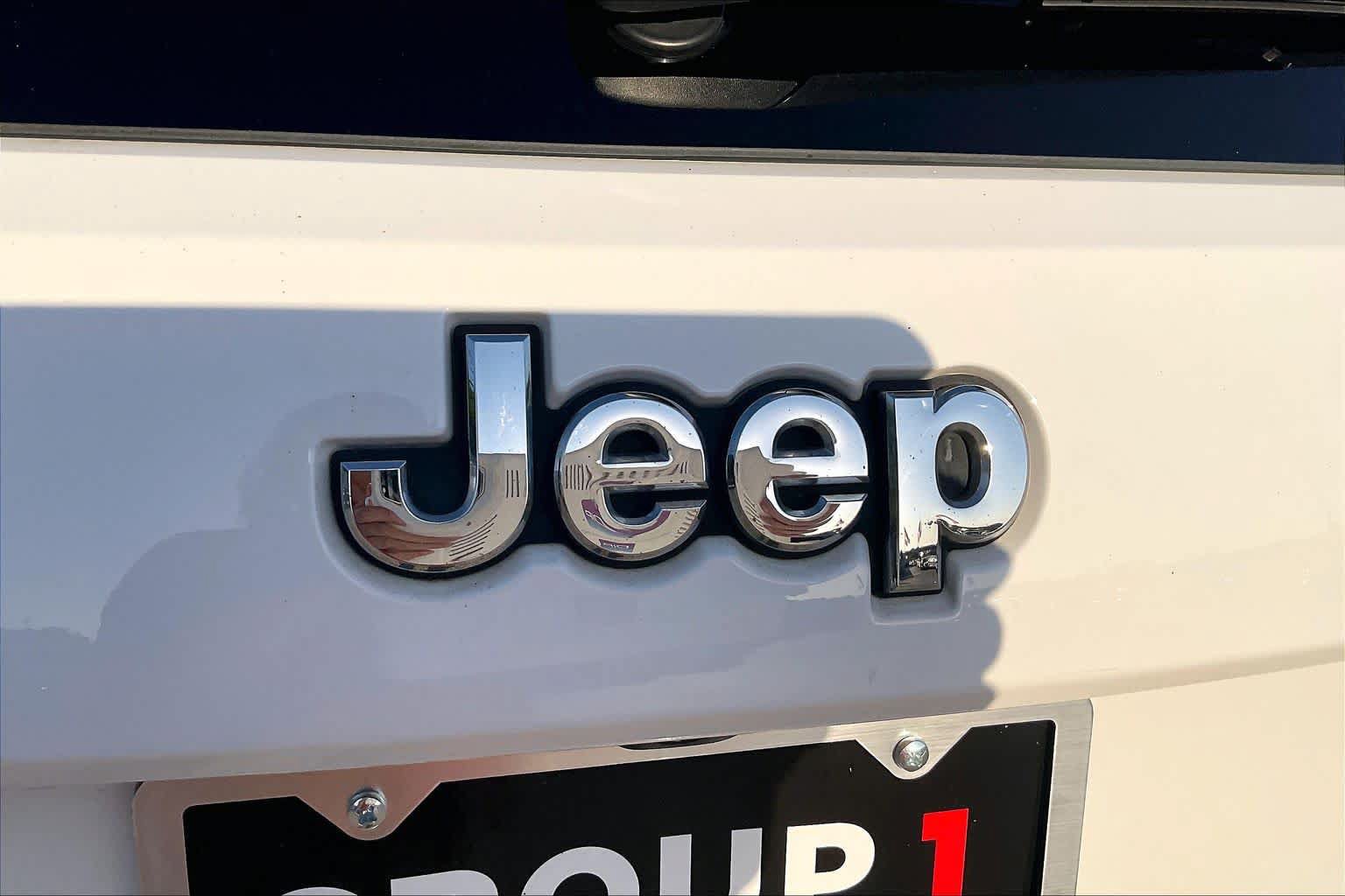 Used 2017 Jeep Grand Cherokee Limited AWD/4WD image 28