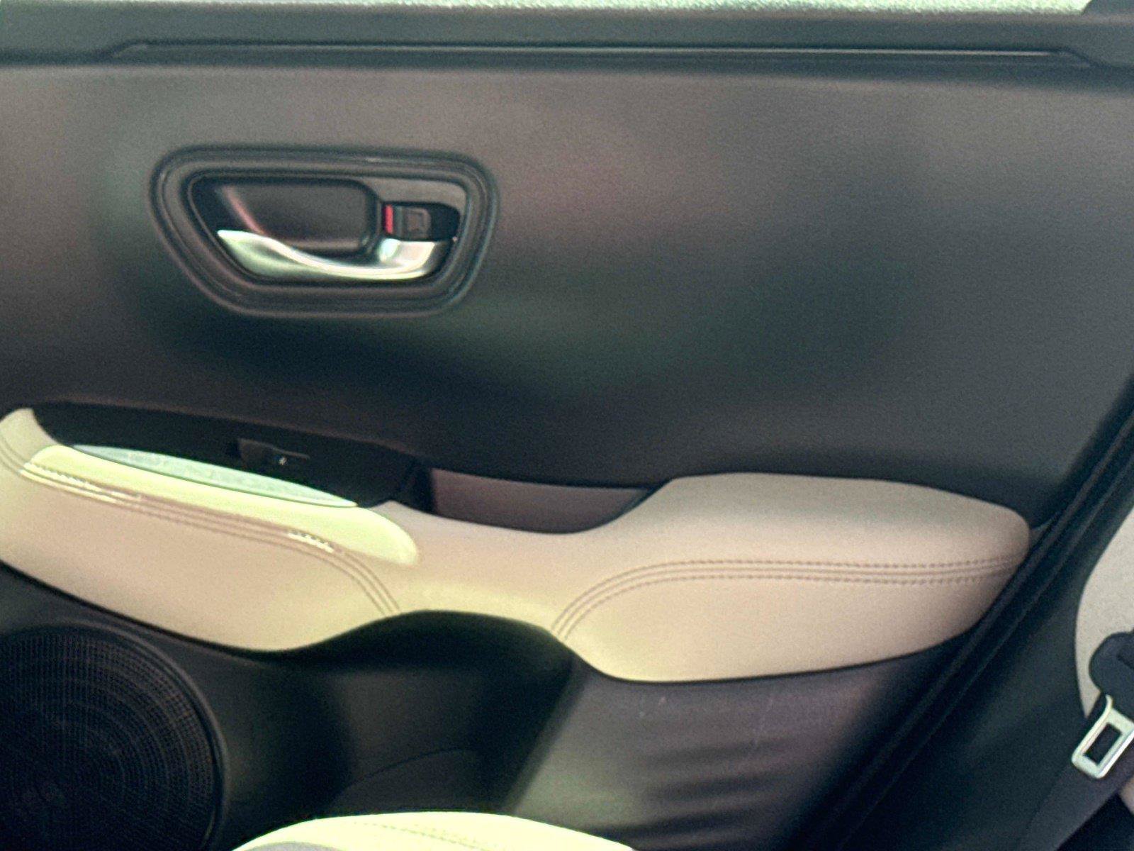Certified 2025 Honda HR-V LX image 14