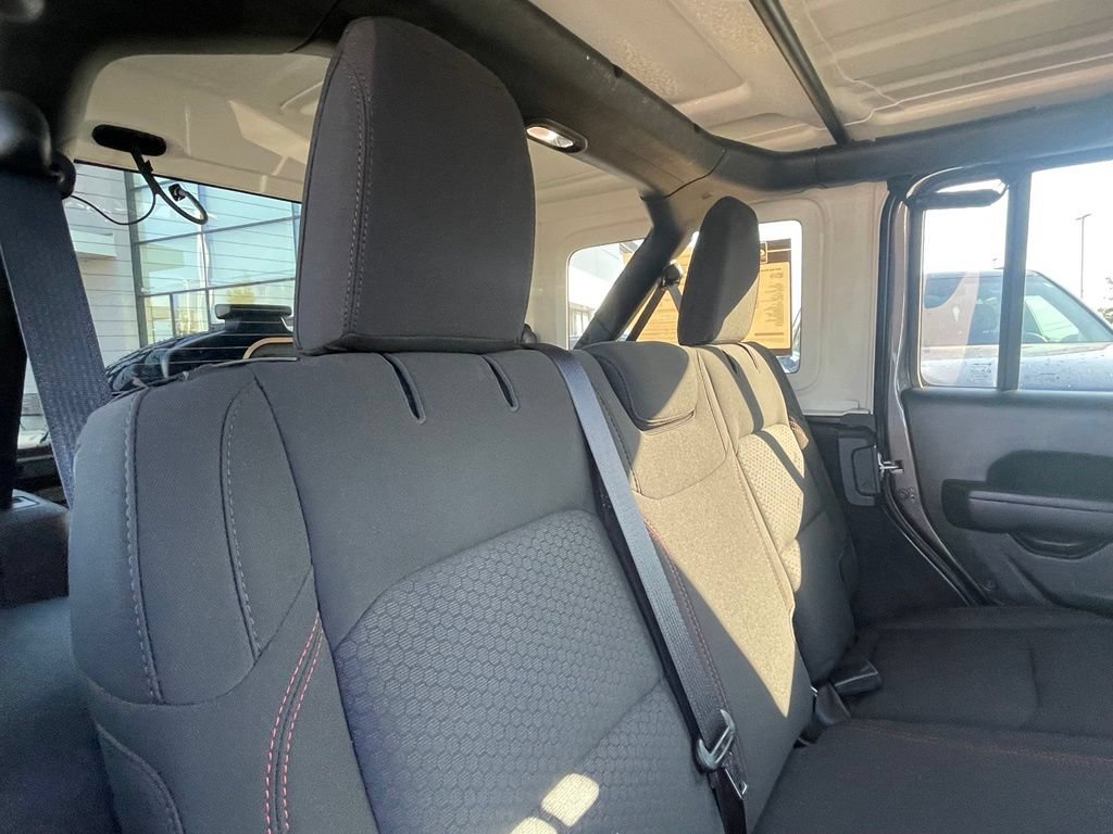 Used 2023 Jeep Wrangler Unlimited Rubicon w/ Cold Weather Group AWD/4WD image 26