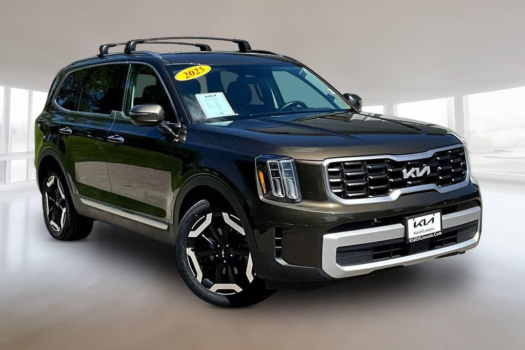 Certified 2025 Kia Telluride S AWD/4WD image 3