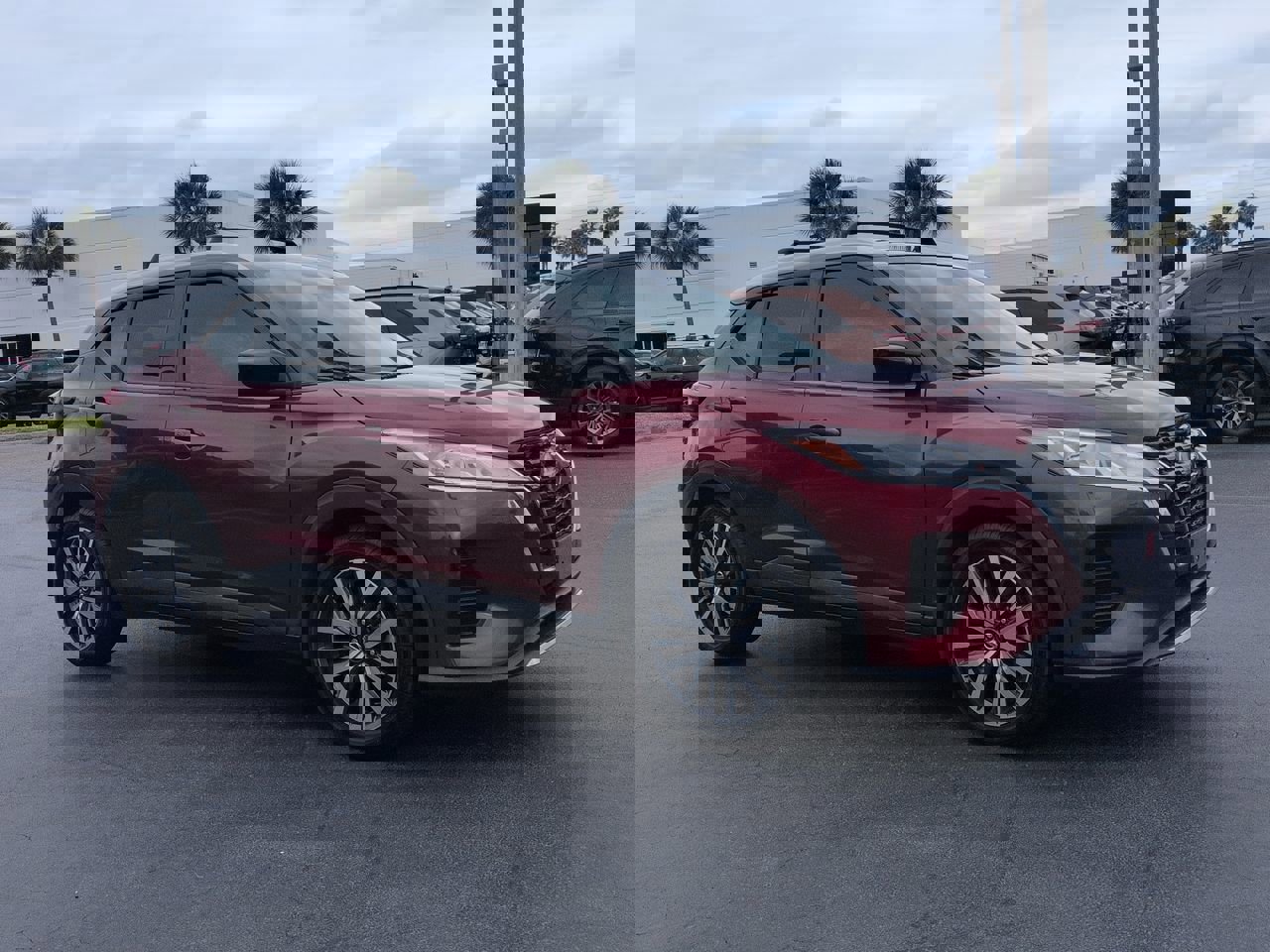 Used 2021 Nissan Kicks SV w/ Exterior Package FWD image 2