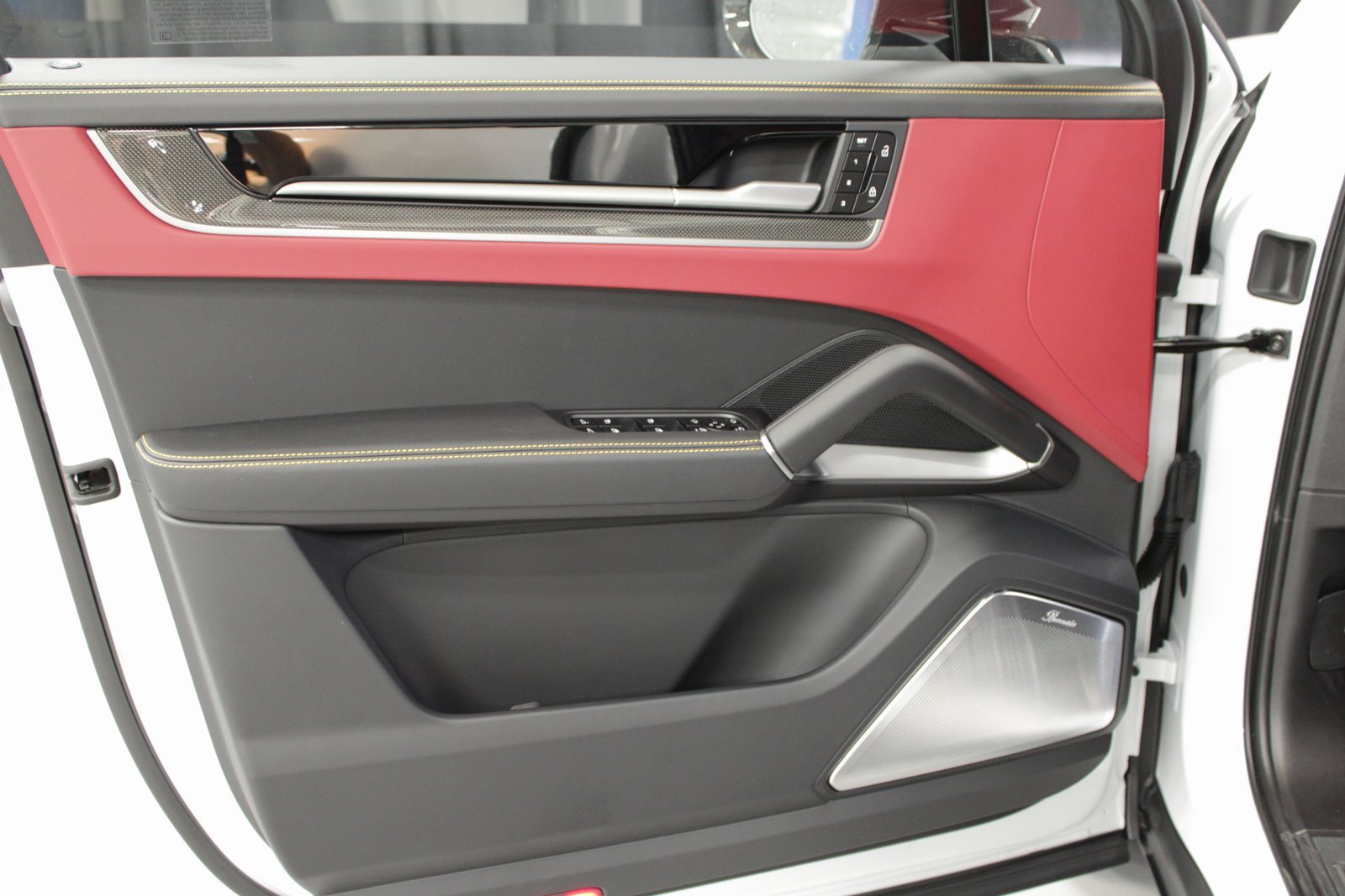 New 2025 Porsche Cayenne Turbo GT image 24