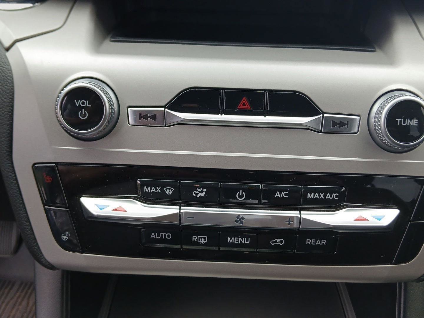 Used 2023 Ford Explorer XLT w/ Equipment Group 202A image 17