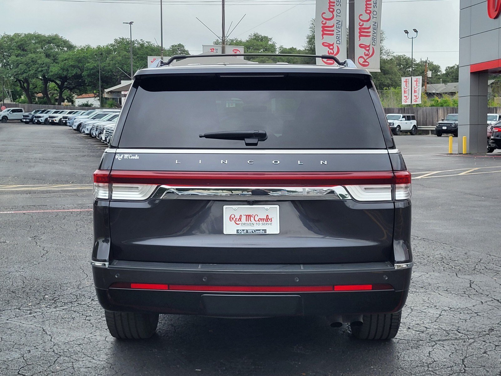 Used 2024 Lincoln Navigator Reserve AWD/4WD image 4