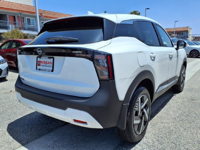 New 2025 Nissan Kicks SV w/ SV Premium Package AWD/4WD image 8
