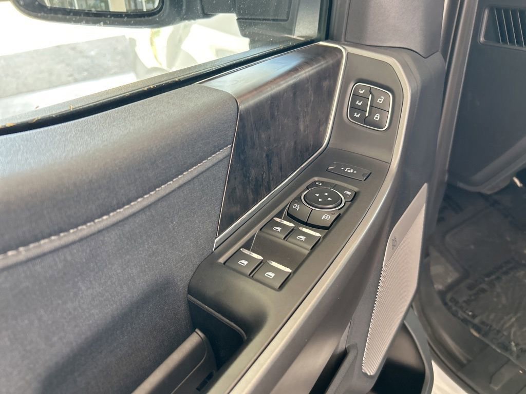 Used 2025 Ford F350 Lariat image 41