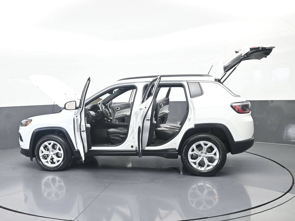 Used 2024 Jeep Compass Latitude AWD/4WD image 68