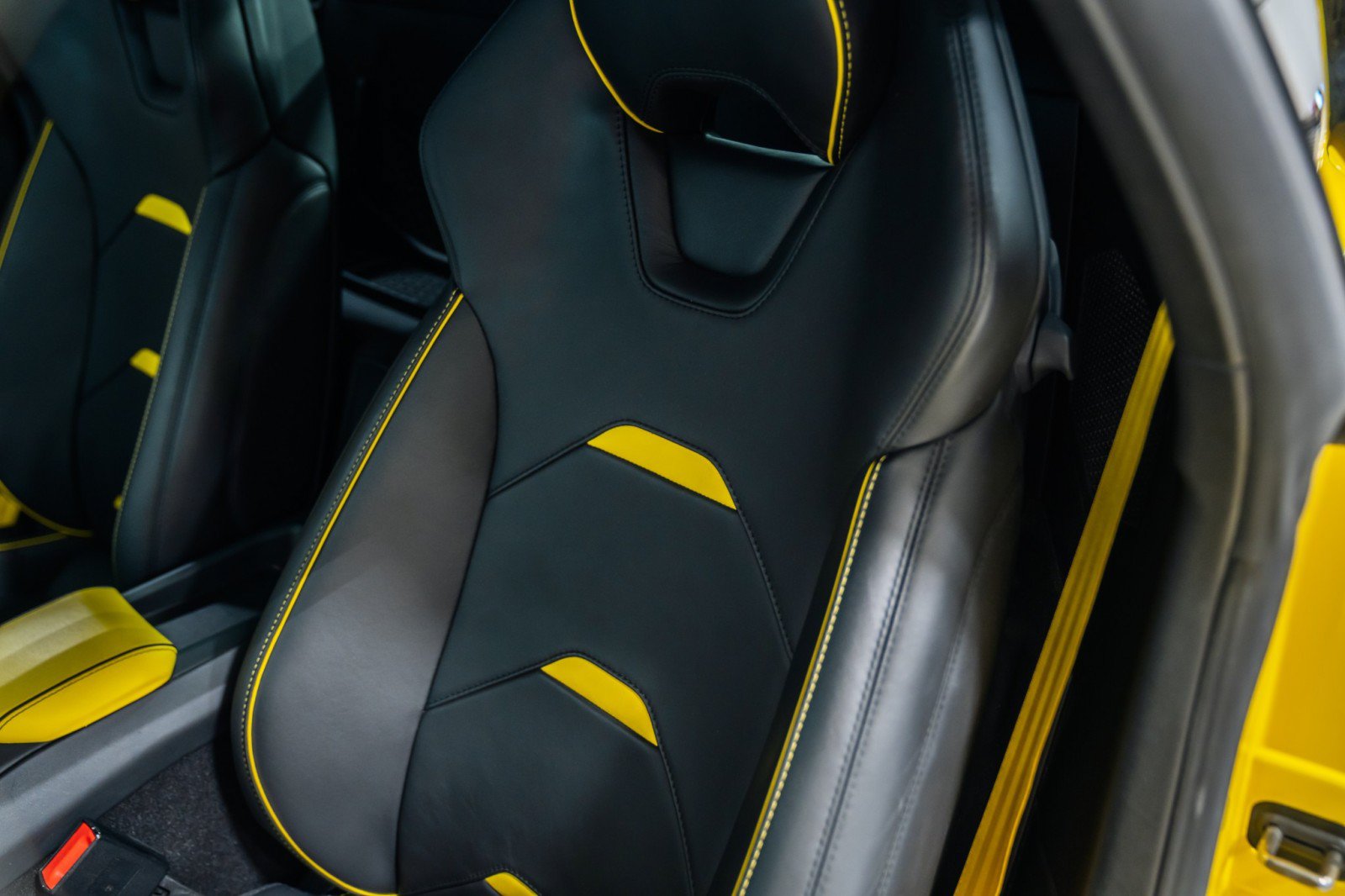 Used 2021 Lamborghini Huracan EVO RWD image 17