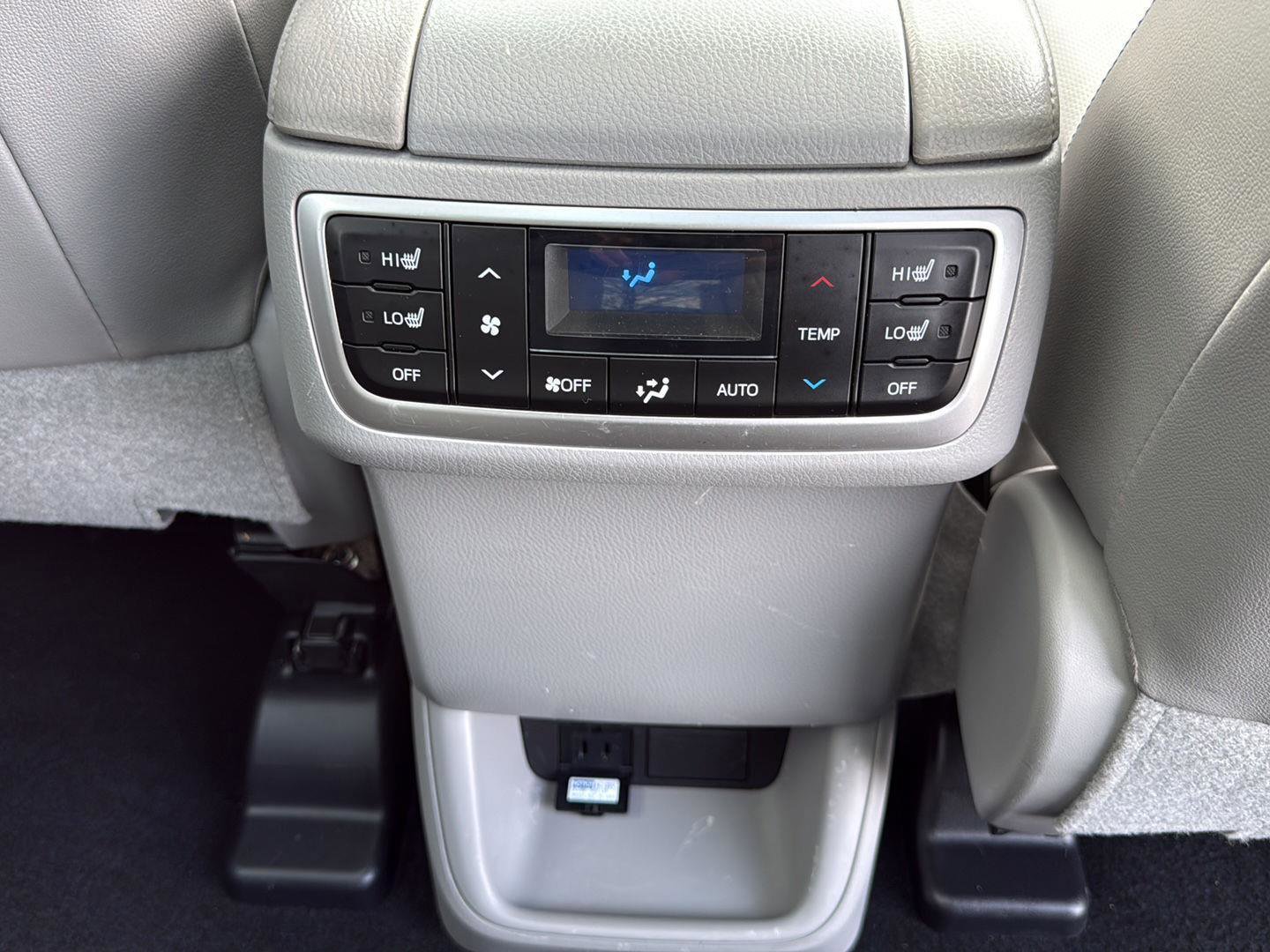 Used 2019 Toyota Highlander Limited Platinum AWD/4WD image 13