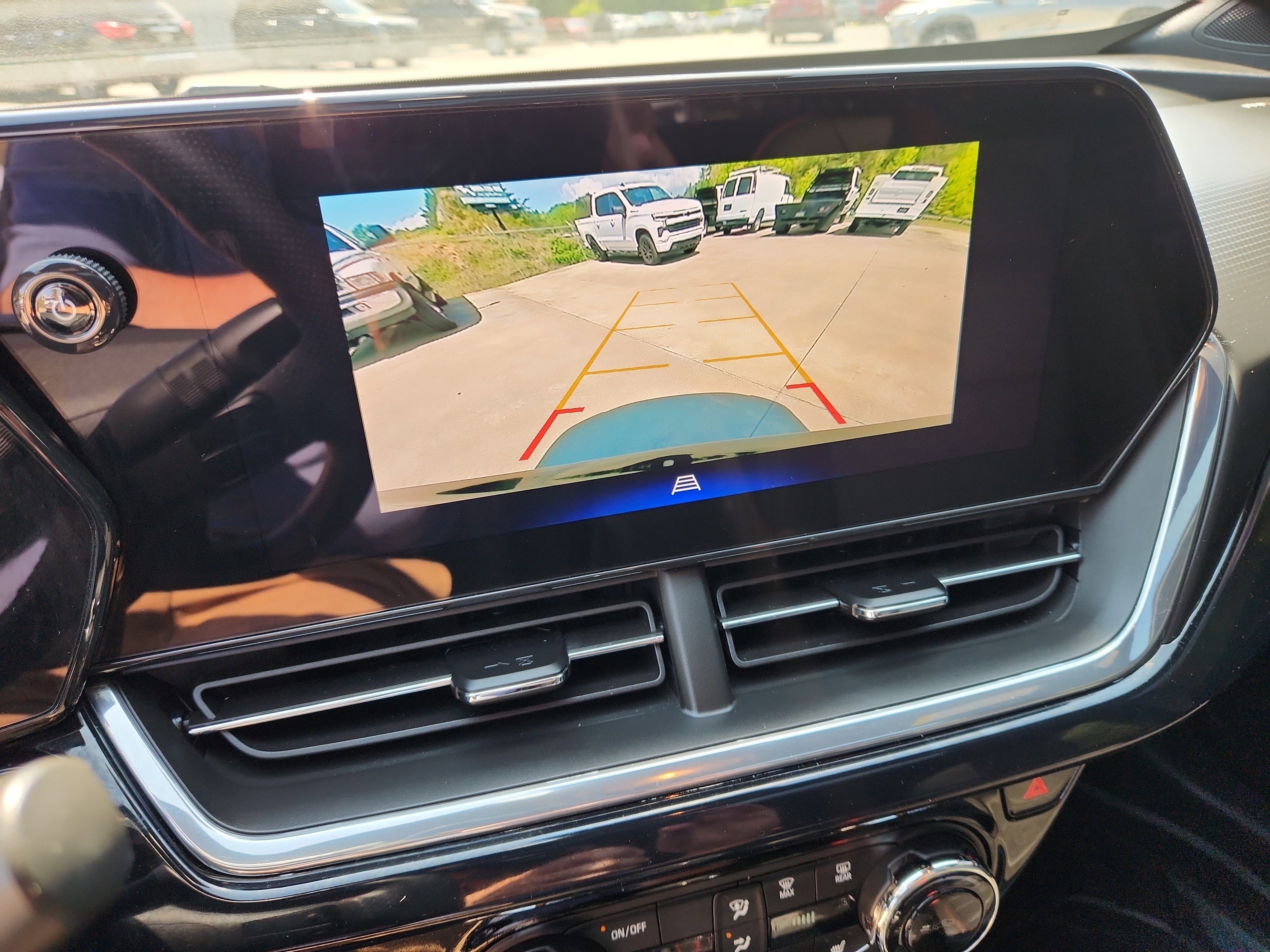 Used 2025 Chevrolet Trax RS w/ Sunroof Package FWD image 32